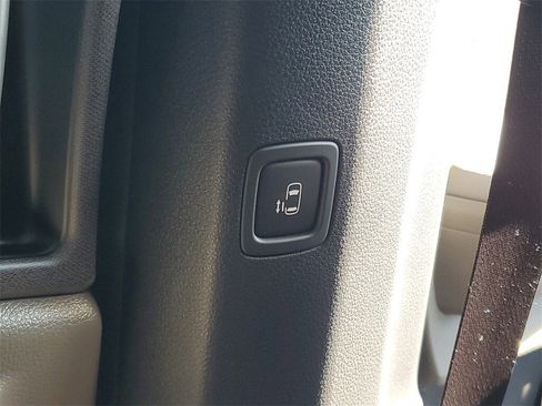 New 2026 Kia Carnival EX image 24