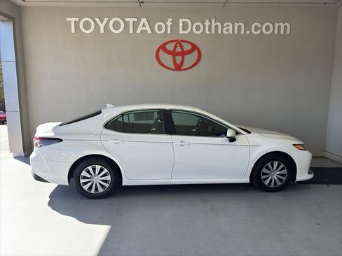 Certified 2023 Toyota Camry LE image 1