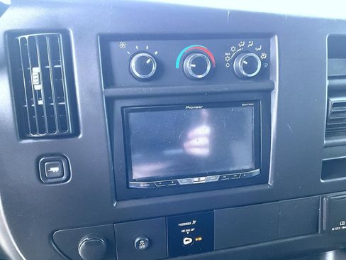 Used 2016 GMC Savana 3500 Extended RWD image 12