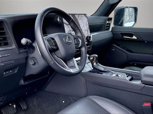 Used 2024 Lexus GX 550 550 Overtrail+ image 11