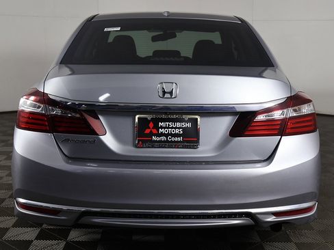 Used 2017 Honda Accord EX-L image 9