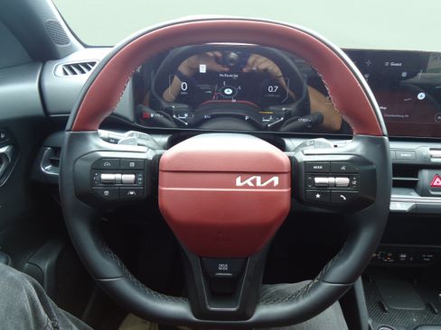 Used 2025 Kia K4 GT-Line w/ GT-Line Premium Package FWD image 13