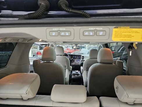 Used 2015 Toyota Sienna Limited FWD image 15