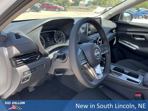 New 2025 Nissan Sentra SR w/ Midnight Edition image 6