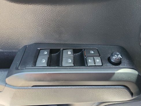 Used 2023 Toyota Tacoma SR AWD/4WD image 17