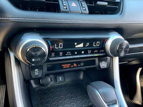 Used 2022 Toyota RAV4 XLE Premium FWD image 33