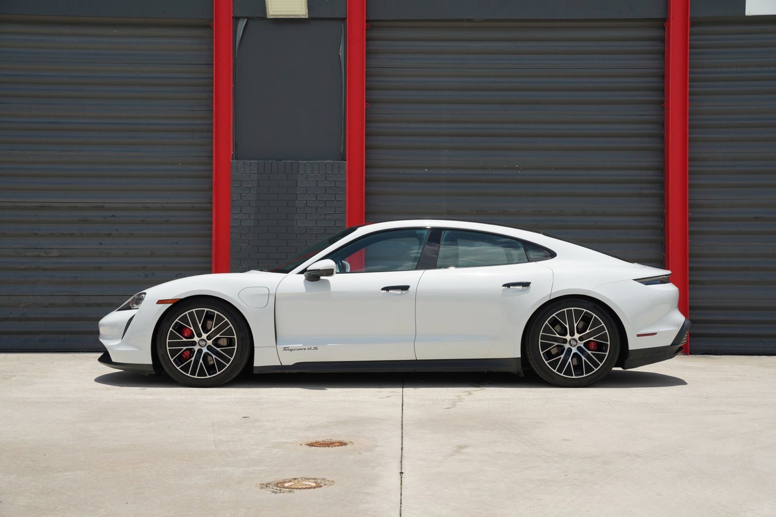 Used 2022 Porsche Taycan 4S AWD/4WD image 9