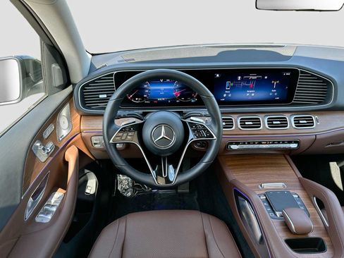 Used 2025 Mercedes-Benz GLE 350 4MATIC w/ AMG Line Exterior image 24