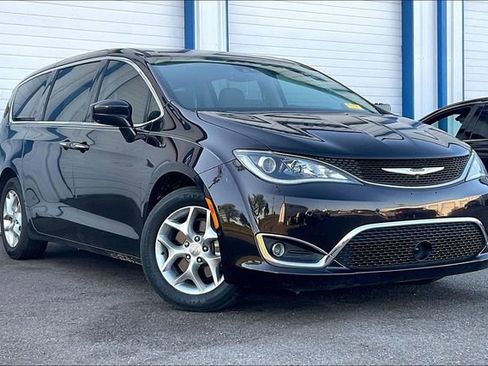 Used 2019 Chrysler Pacifica Touring Plus w/ Advanced Safetytec Group FWD image 1