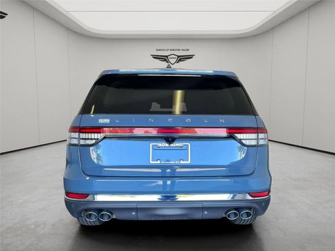 Used 2025 Lincoln Aviator AWD image 4