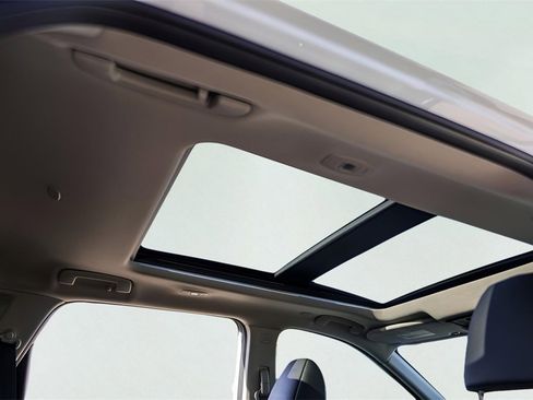 Used 2023 Nissan Rogue SV w/ SV Premium B Package image 35