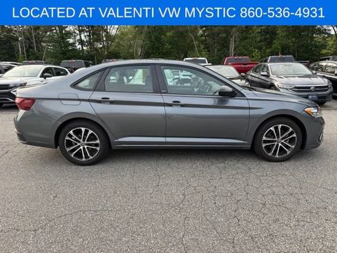Used 2024 Volkswagen Jetta Sport FWD image 4