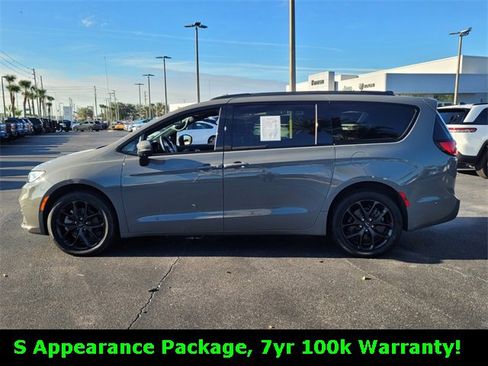 Used 2023 Chrysler Pacifica Touring-L w/ S Appearance Package image 4