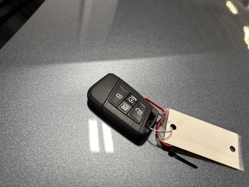 Used 2025 Volkswagen Jetta SE w/ Sunroof Package image 39