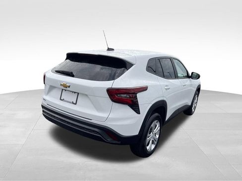 Used 2025 Chevrolet Trax LS FWD image 5