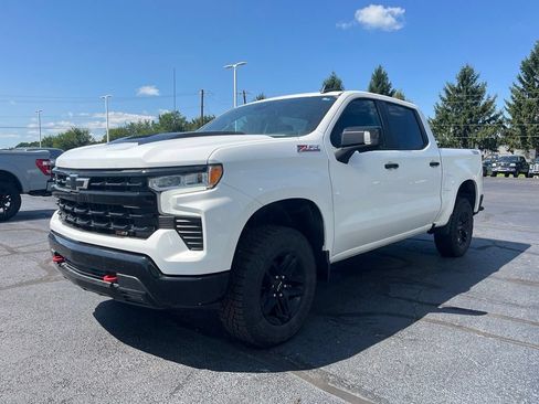 Used 2023 Chevrolet Silverado 1500 LT Trail Boss w/ LT Trail Boss Premium Package AWD/4WD image 2