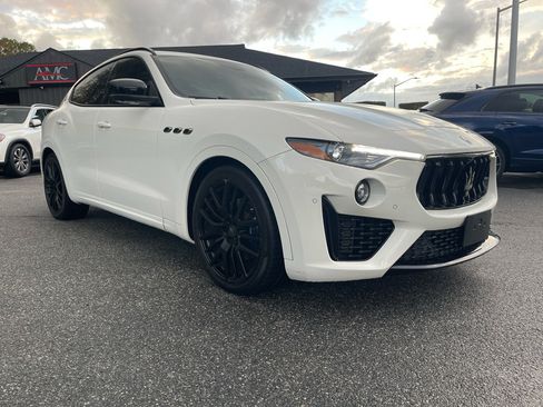 Used 2021 Maserati Levante image 20