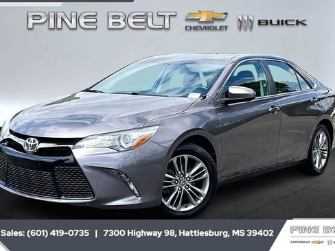 Used 2016 Toyota Camry SE w/ Moonroof Package image 10