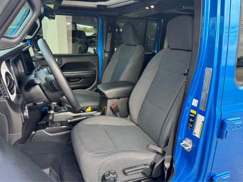 Used 2025 Jeep Wrangler Sport image 10