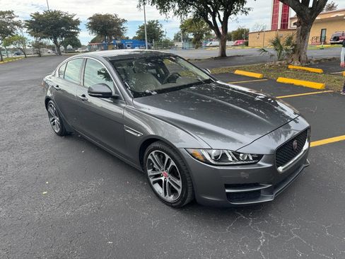 Used 2017 Jaguar XE Premium image 1