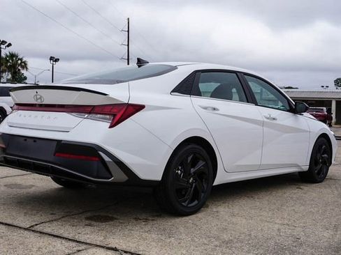 New 2026 Hyundai Elantra SEL Sport Premium FWD image 4