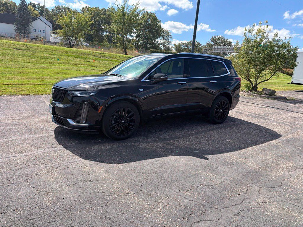 Used 2021 Cadillac XT6 Premium Luxury w/ LPO, ONYX Package AWD/4WD image 4