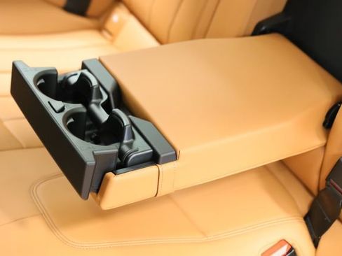 Used 2023 BMW 540i w/ Convenience Package image 40