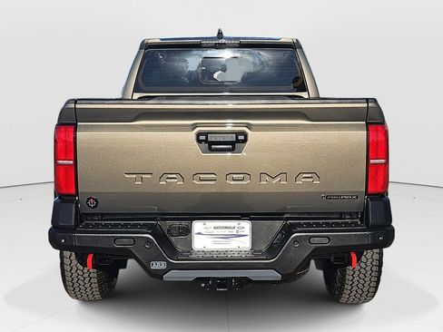 Used 2025 Toyota Tacoma Trailhunter image 4