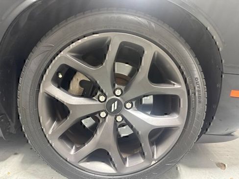 Used 2017 Dodge Challenger R/T RWD image 4