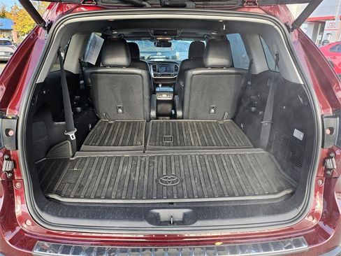 Used 2017 Toyota Highlander XLE image 25