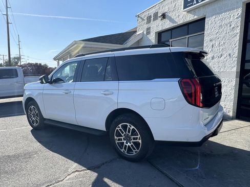Used 2025 Ford Expedition Active AWD/4WD image 46