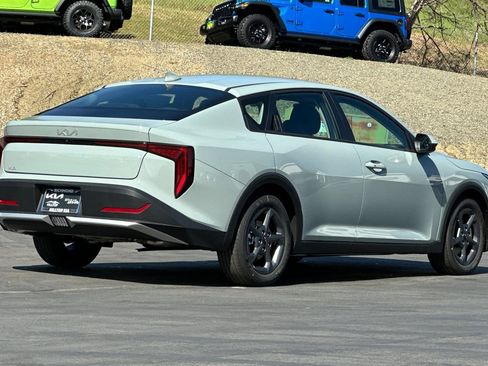 New 2026 Kia K4 LXS image 4