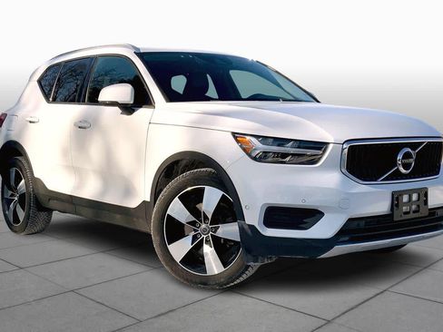Used 2019 Volvo XC40 T5 Momentum image 3