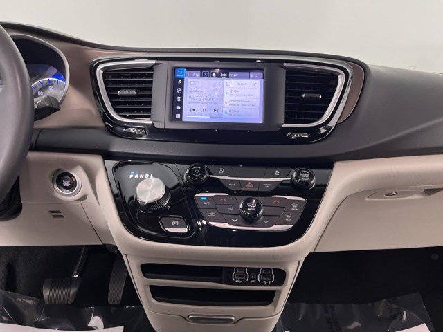 Used 2023 Chrysler Voyager LX FWD image 21