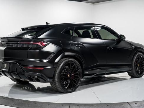 Used 2025 Lamborghini Urus SE image 3