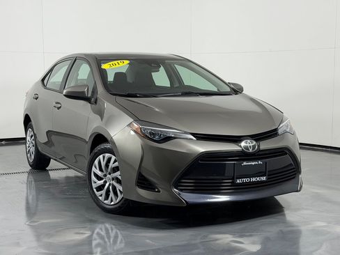 Used 2019 Toyota Corolla LE FWD image 2