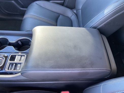 Used 2025 Honda Pilot Touring image 44