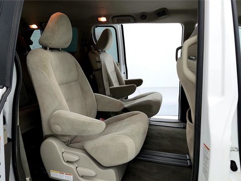 Used 2015 Toyota Sienna LE image 17