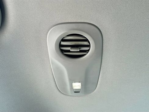 Used 2024 Chrysler Pacifica Touring-L FWD image 24