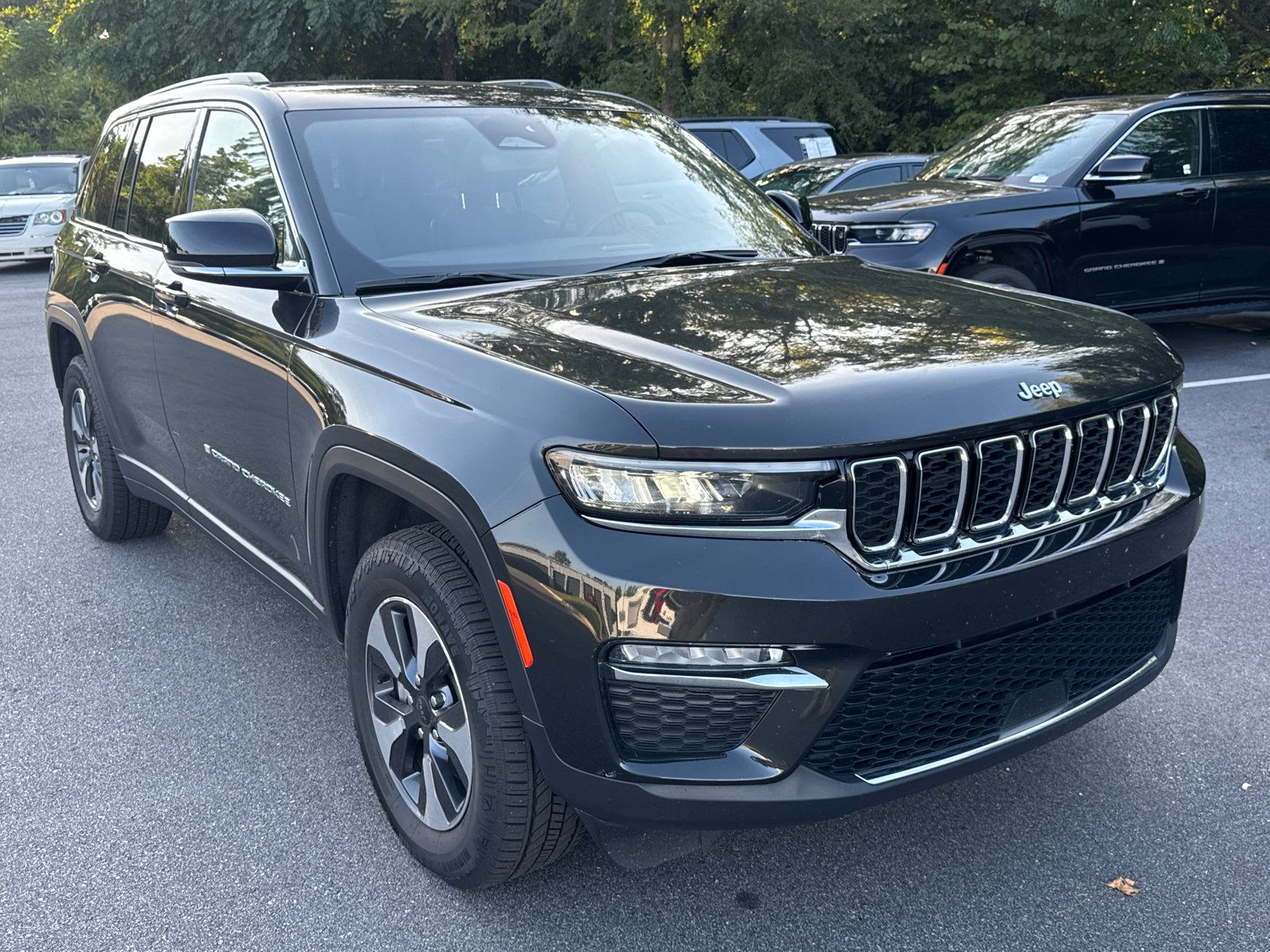 Used 2024 Jeep Grand Cherokee Limited 4xe AWD/4WD image 3