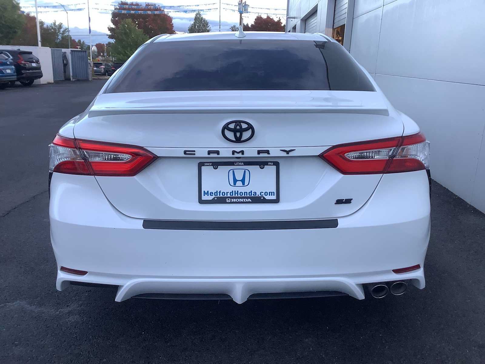 Used 2020 Toyota Camry SE w/ Carpet Mat Package FWD image 5