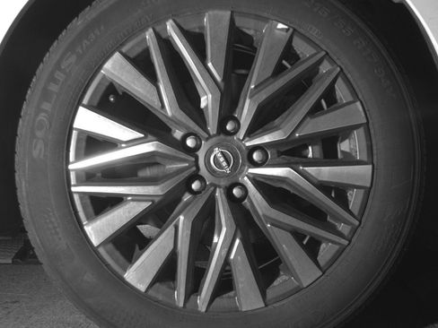 Used 2025 Nissan Altima 2.5 SV FWD image 13