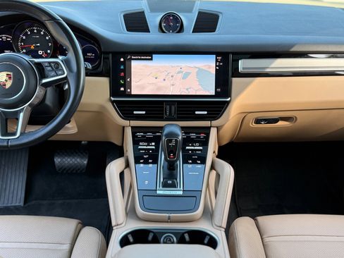 Used 2022 Porsche Cayenne Platinum Edition image 39