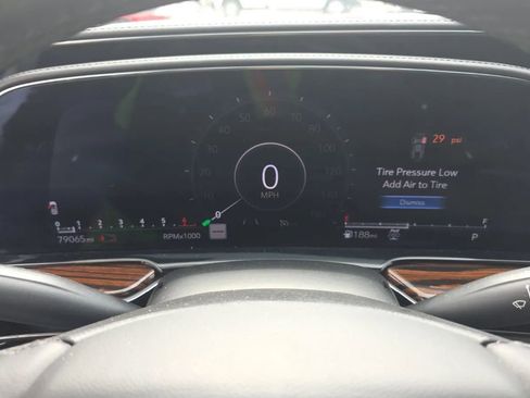 Used 2021 Cadillac Escalade ESV Premium Luxury w/ LPO, Radiant Package image 7