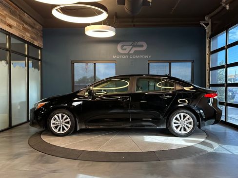 Used 2023 Toyota Corolla LE w/ LE Convenience Package FWD image 6