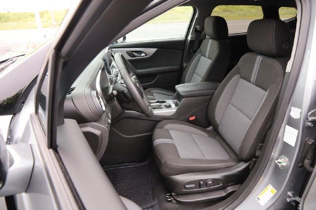 Used 2025 Chevrolet Blazer LT AWD/4WD image 8