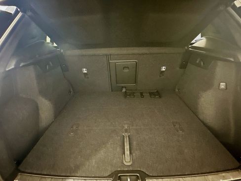Used 2025 Volvo XC40 B5 Plus image 30