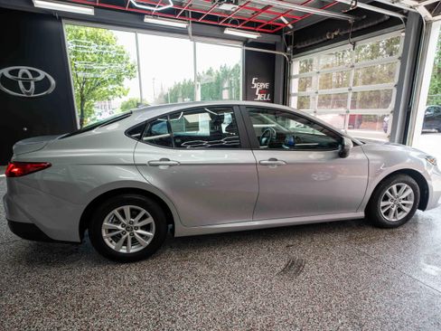 Used 2025 Toyota Camry LE image 4
