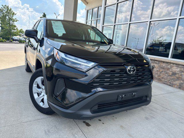 Used 2025 Toyota RAV4 LE AWD/4WD image 1