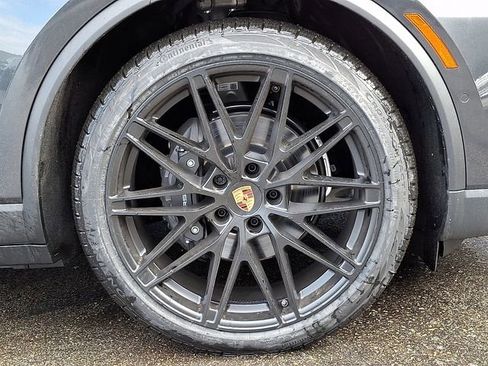 New 2026 Porsche Macan 4 Electric image 12